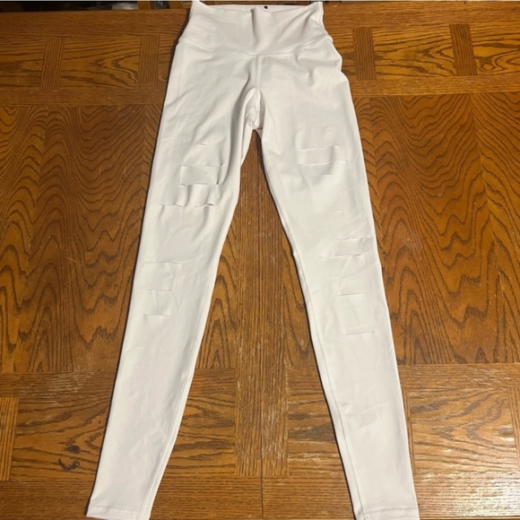 Alo white warrior ripped leggings - Picture 4 of 4